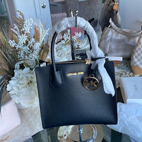 Michael Kors New with tags 9” x 71/2” black leather 2 way bag - Picture 1 of 5